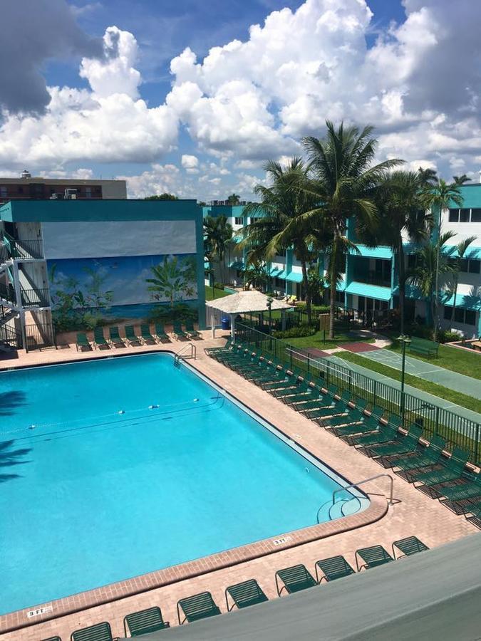 Surf Rider Resort ปอมปาโนบีช ภายนอก รูปภาพ